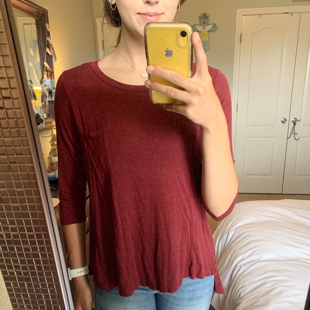 High-low 3/4 sleeve boutique top. Maroon.